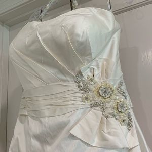 NEVER WORN Martina Liana 100% Silk Wedding Dress